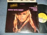 画像: NANCY SINATRA - MOVIN' WITH NANCY (MINT-/Ex+++) / 1967 US AMERICA 1st Press "MULTI-COLOR Label" MONO Used LP 