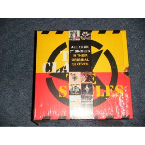 画像: The CLASH - THE SINGLES (MINT-/MINT) / 2006 UK ENGLAND Used 19 x 7" Single with PICTURE Sleeve 