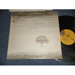 画像: GENESIS - WIND & WUTHERING (Ex+/MINT-Looks:Ex++)/ 1976 US AMERICA ORIGINAL "YELLOW with "W" Mark & Small 75 ROCKFELLER Label" Used LP