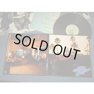 画像: EAGLES - HOTEL CALIFORNIA : With Custom Inner Sleeve& POSTER (Matrix #A)B-14665 STERLING ▵24824 MR 6E-103-1 21 AR 8-26 +  "IS IT 6'O'CLOCK YET?" T B) B-14666 ▵24824-x MR 6E-103B 21 AR 8-26 "V.O.L. IS FIVE PIECE LIVE" (MINT-/MINT-) /1977 US AMERICA REISSUE "COMPLETE SET" Used LP 