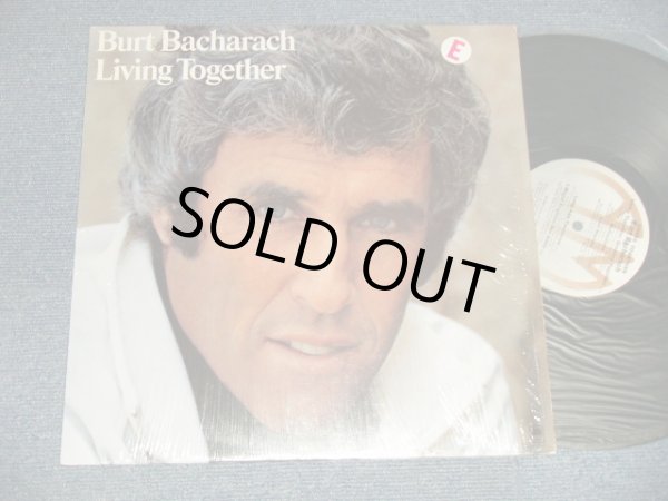 画像1: BURT BACHARACH - LIVING TOGETHER(Ex+++/Ex+++) / 1973 US AMERICA ORIGINAL "1st Press SILVER Label" Used LP