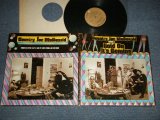 画像: COUNTRY JOE McDONALD - STARRING IN HOLD ON IT'S COMING (Ex+/MINT-) / 1971 US AMERICA ORIGINAL 1st Press "BRONZE With BLAKC PRINT Label" Used LP 