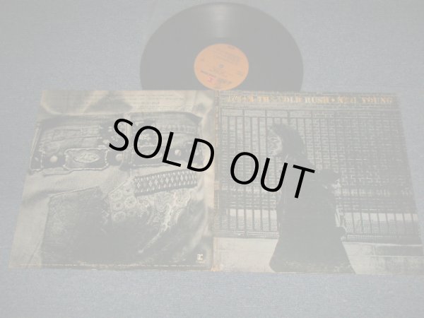 画像1: NEIL YOUNG - AFTER THE GOLD RUSH (without/NO SONG/LYRIC SHEET)(Matrix #A)S1 RS-6383-A 31009-RE-2-1B  [Artisan logo]  B)RS-6383-B-1A  [Artisan logo]  31010-Re2)  "SANTA MARIA Press in CA"(Ex+/Ex+++ Looks:MINT-) / 1970 US AMERICA ORIGINAL  1st Press "BROWN with Orange 'r' Logo on Top/STEREO at Bottom Label" Used LP 