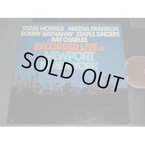 画像: V.A. OMNIBUS ( STEVIE WONDER/ARETHA FRANKLIN/DONNY HATHAWAY/STAPLE SINGERS/RAY CHARLES ) - RECORDED LIVE AT NEWPORT IN NEW YORK (Ex+++/MINT-) / 1974 US AMERICA ORIGINAL Used LP 
