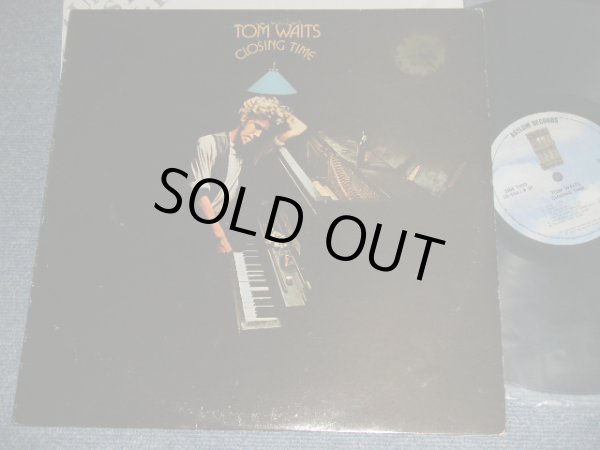 画像1: TOM WAITS -  CLOSING TIME (Matrix #A)SD-5061 xxx(ERASSE)A2 SP E/4/N M41780 1-1  B)SD-5061 xxx(ERASSE) B-3 SP E/A/N MS AT M2) "SP / SPECIALTTY Press in OLYPHANT in PA"(Ex++/MINT-)  / 1976 Version US AMERICA ORIGINAL RE-PRESS 3rdd  Press "BLUE with DOOR with 'W'  Label" Used LP 
