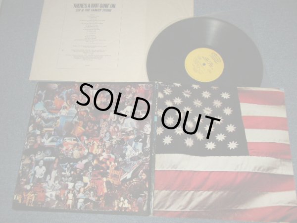 画像1: SLY & THE FAMILY STONE - THERE'S A RIOT GOIN' ON (with lyric sheet) (Ex+++/Ex+++) / 1971 US AMERICA ORIGINAL Used LP 
