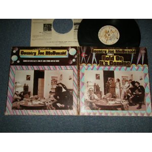 画像: COUNTRY JOE McDONALD - STARRING IN HOLD ON IT'S COMING (Ex++/Ex+++ Looks:Ex++) / 1971 US AMERICA ORIGINAL "BLACK KNITH AT BOTTOM  Label" Used LP 