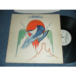 画像: EAGLES - ON THE BORDER (Matrix #A)SYL-9016-A-1 3 PR B)SYL-9016-B-1 2 AA) (Ex/Ex-) / 1974 UK ENGLAND ORIGINAL 1st Press "TEXTURED Cover & non-flipback sleeve" "1st Press WHITE CLOUD DOOR in CIRCLE Label" Used LP 