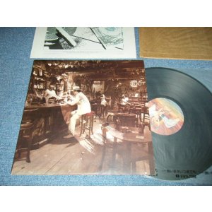 画像: LED ZEPPELIN - IN THROUGH THE OUT DOOR "With BROWN BAG" "With COLOR CUSTOM INNER SLEEVE" ("A" TYPE Jacket) (Matrix #A)ST-SS 794345-J STRAWBERRY  B)ST-SS 794346-K STRAWBERRY) "PR / PRESS WELL Press in NJ" (MINT-/MINT-) / 1979 US AMERICA ORIGINAL Used LP  