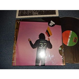 画像: KENNY VANCE - VANCE 32 ( (With CUSTOM INNER SLEEVE) (Ex++/MINT- CUTOUT) /1975 US AMERICA ORIGINAL Used LP 