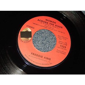 画像: FREDDY / FREDDIE KING - A)Woman Across The River   B)Help Me Through The Day (Ex+++/Ex++) / 1973 US AMERICA ORIGGINAL Used 7" 45 rpm Single 
