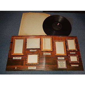 画像: E L & P EMERSON LAKE & PALMER - PICTURES AT ANEXHIBITION (Matrix #A)HELP-1-A-1U 3 GP PORKY B)HELP-1-B-1U 3 MP PECKO) (Ex++/Ex+++, Ex++  Looks:Ex) / 1971 UK ENGLAND ORIGINBAL 1st Press "BLACK with PINK 'i' Label" Used LP