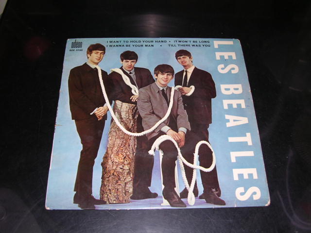 画像1: LES BEATLES - I WANT TO HOLD YOUR HAND  / 1960s FRANCE ORIGINAL 7"EP With PICTUER SLEEVE