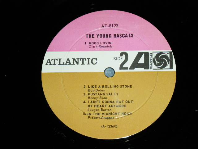 画像: THE YOUNG RASCALS -THE YOUNG RASCALS ( Ex+/Ex++ ) / 1966 US ORIGINAL 'PLUM(PURPLE) & BROWN 1st Press LABEL )   MONO Used   LP 