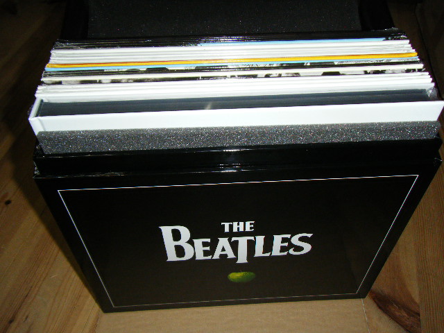 画像: THE BEATLES - The BEATLES in STEREO Vinyl Box   ( Limited 14 Album 16 LP : REMASTERED 180 Gram Heavy Weight : Book + Box   )  / 2012 UK  REISSUE Brand New SEALED Box LP Set