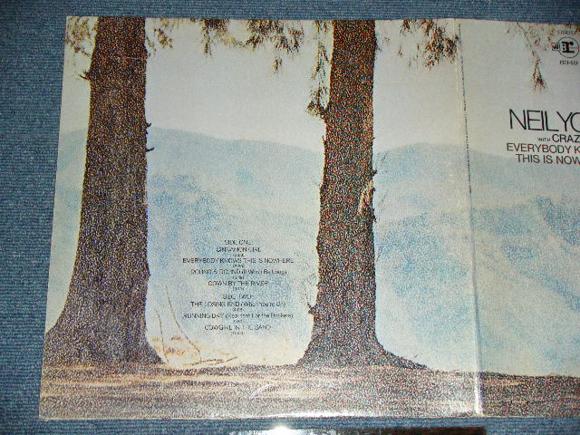 画像: NEIL YOUNG with CRAZY HORSE  - EVERYBODY KNOWS THIS IS NO WHERE? ( VG+++/Ex++ ) / 1969 US 1st Press "ORANGE & BROWN With REPRISE W7 credit " Label  Used LP 