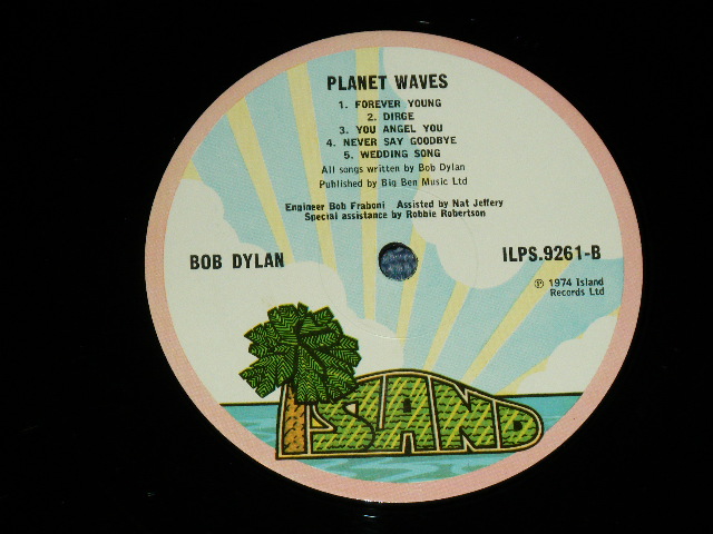 画像: BOB DYLAN -  PLANET WAVES  ( Matrix Number :7E-1003-A-1/ILPS-9261 A-1U / 7E-1003-B-1/ILPS-9261 ) ( Ex+/MINT- )   / 1974 UK ENGLAND ORIGINAL  Used LP 