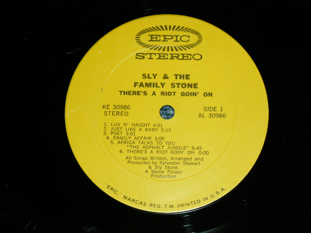 画像: SLY & THE FAMILY STONE - THERE'S A RIOT GOIN' ON ( Ex+/Ex+,Ex++) / 1971 US AMERICA ORIGINAL Used LP  
