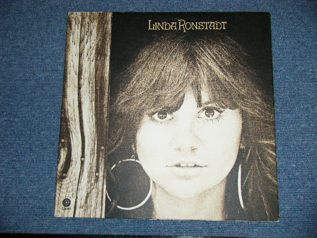 画像: LINDA RONSTADT - LINDA RONSTADT  ( Ex+++/A:Ex+++ Looks:Ex++,B:MINT- ) / 1972 US AMERICA ORIGINAL "LIME GREEN with Purple Color 'C' on TOP LABEL" Used LP 
