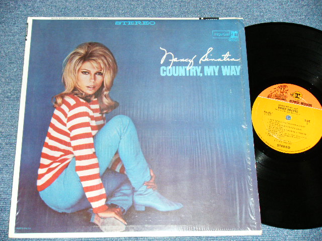 画像1: NANCY SINATRA - COUNTRY MY WAY ( Ex+++/Ex++ Looks:Ex+) / 1968 Version?  US AMERICA ORIGINAL 2nd press " ORANGE & BROWN COLOR Label" STEREO  Used LP 