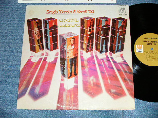 画像1: SERGIO MENDES & BRASIL '66 - CRYSTAL ILLUSIONS (Matrix # : A&M SP4293-7　A&M SP4294-7 ) ( Ex++/Ex+++)  / 1969 US AMERICA Original Stereo "BROWN LABEL"  Used LP 