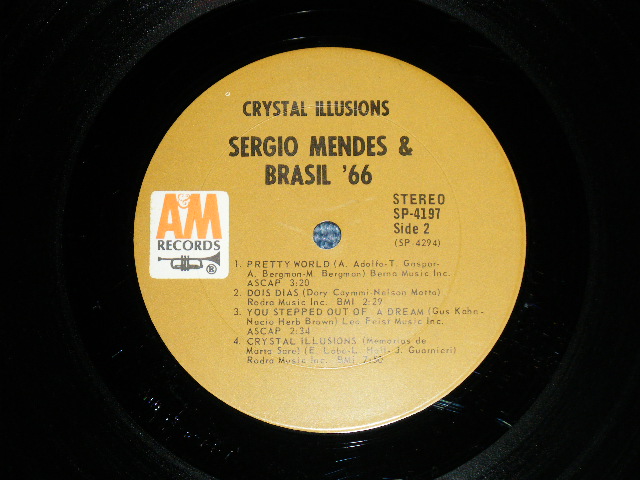 画像: SERGIO MENDES & BRASIL '66 - CRYSTAL ILLUSIONS (Matrix # : A&M SP4293-7　A&M SP4294-7 ) ( Ex++/Ex+++)  / 1969 US AMERICA Original Stereo "BROWN LABEL"  Used LP 
