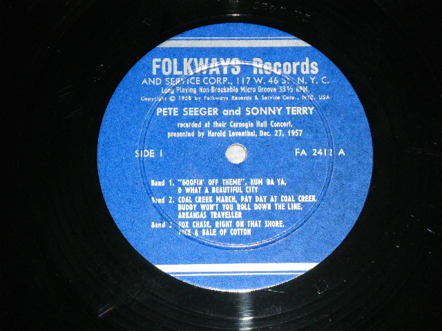 画像: PETE SEEGER and SONNY TERRY -  RECORDED AT THEIR CARNEGIE HALL CONCERT : PRESENTED BY HALORD LEVENTHAL,DEC.27,1957 (With BOOKLET)  (Ex+/Ex++) / 1958  US AMERICA ORIGINAL MONO Used 2-LP's 