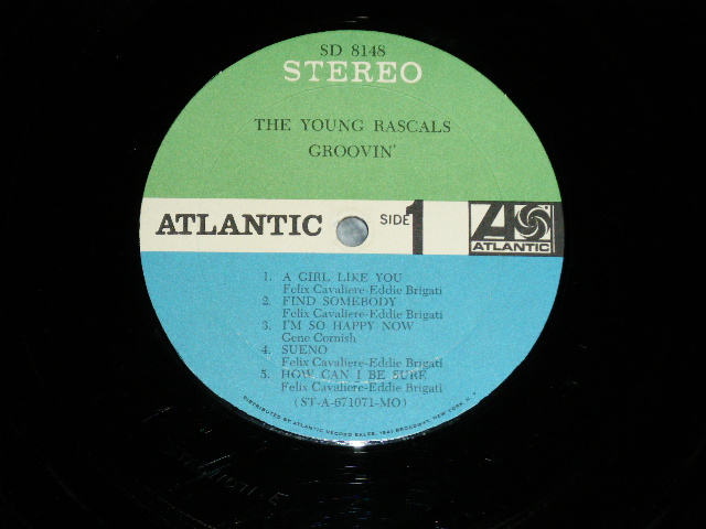 画像: YOUNG RASCALS - GROOVIN' : With Pin Up Poster ( Matrix # STA-671071-E E △10812 / STA 671072-D D △10812-x ) ( Ex+/Ex++ Looks:Ex)  / 1967 US AMERICA ORIGINAL "GREEN & BLUE Label" STEREO Used LP 