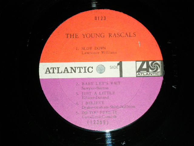 画像: THE YOUNG RASCALS -THE YOUNG RASCALS (Matrix # A-12359-A / A-12360-C ) ( Ex+/Ex+++ Looks:Ex+ ) / 1966 US ORIGINAL 'RED & PLUM(PURPLE)  LABEL' MONO Used   LP 