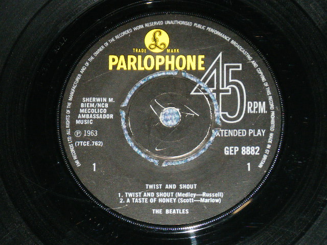 画像: THE BEATLES -　TWIST and SHOUT ( EMI RECORDS LTD. Credt on Label Ring) ( Matrix # 2N/1N)  ( Ex-/Ex  A-1:POOR   SKIP ) / 1963 UK ORIGINAL? MONO Used 7"EP With PICTUER SLEEVE
