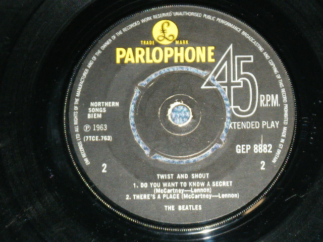 画像: THE BEATLES -　TWIST and SHOUT ( EMI RECORDS LTD. Credt on Label Ring) ( Matrix # 2N/1N)  ( Ex-/Ex  A-1:POOR   SKIP ) / 1963 UK ORIGINAL? MONO Used 7"EP With PICTUER SLEEVE