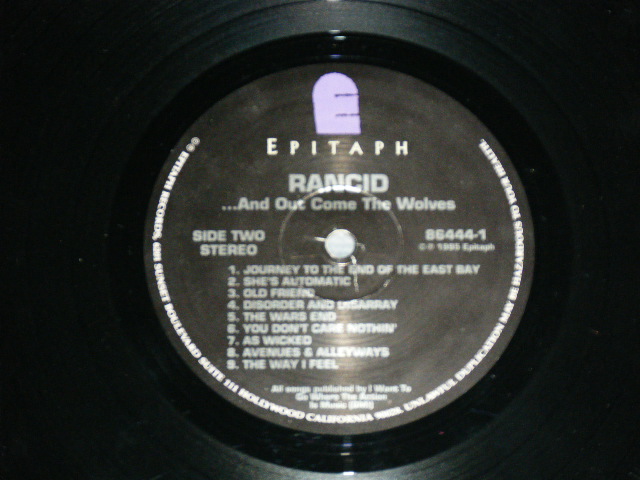 画像: RANCID - ...AND OUT COME THE WOLVES :With INSERTS( Ex++/Ex+++ Looks:Ex+)  / 1995 US AMERICA  ORIGINAL 1st Press "BLACK WAX Vinyl"  Used  LP