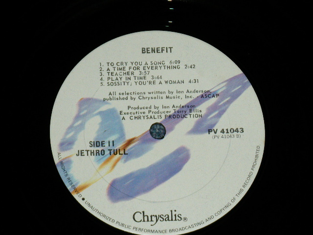 画像: JETHRO TULL - BENEFIT ( Ex+++/MINT-  Cutout) /  1983 US AMERICA  REISSUE "WHITE Label"  Used LP 