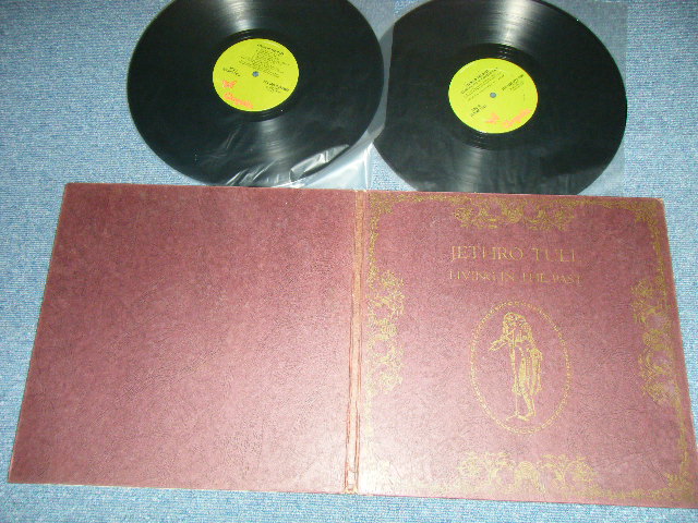 画像1: JETHRO TULL - LIVING IN THE PAST : With BOOKLET  ( Ex+++/Ex+++)  /  1972 US AMERICA  REISSUE  Used 2-LP's 