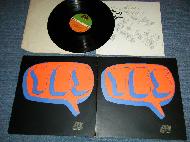 画像1: YES -  YES : With INSERTS ( Matrix # K-40034-A2/K-40034-B 588190 B//1 ) ) ( Ex+++/MINT-)   / 197?  UK ENGLAND REISSUE " RED & GREEN Label" Used LP  