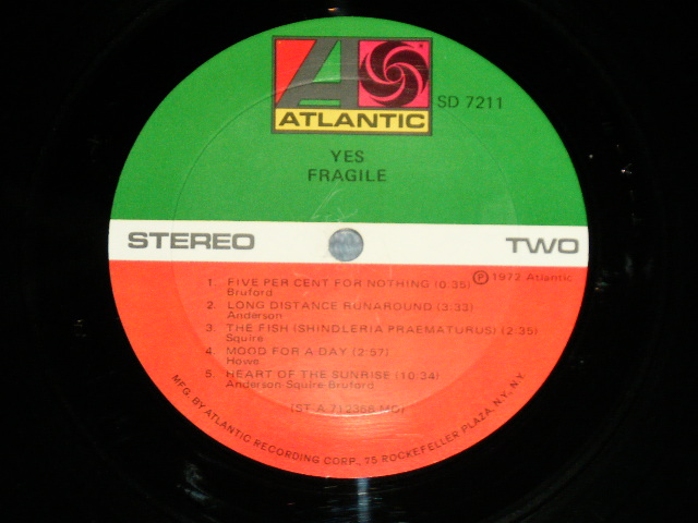 画像: YES  - FRAGILE  :With BOOKLET/ Matrix #A)ST-A-712367-BB REPL MR AT/GP△16513 1 F1PR B)ST-A-712368-CC-REPL MR △16513-x (13) AT PR) "MO/MONARCH Press in CA"(Ex+++/MINT-) / 1976 Version  US AMERICA 3rd press "small 75 ROCKFELLER with 'W' logo on Bottom Label" Used LP 