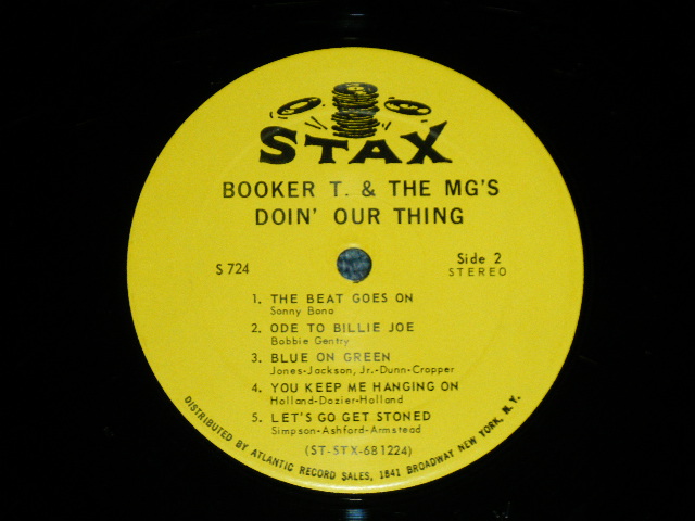 画像:   BOOKER T.& THE MG'S - DOIN' OUR THING ( Matrix # ST-STX 681223-A  / ST-STX 681224-A ) ( Ex++/Ex+++ :EDSP ) / 1968 US AMERICA  ORIGINAL  2nd Press "1841 BROADWAY CREDIT at Bottom Label" STEREO Used LP  