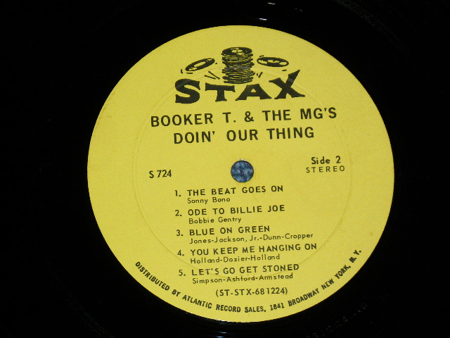 画像:   BOOKER T.& THE MG'S - DOIN' OUR THING ( Matrix # ST-STX 681223-1  / ST-STX 681224-1S ) ( Ex/Ex+++ :EDSP ) / 1968 US AMERICA  ORIGINAL  2nd Press "1841 BROADWAY CREDIT at Bottom Label" STEREO Used LP  