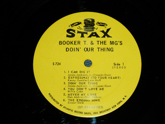 画像:   BOOKER T.& THE MG'S - DOIN' OUR THING ( Matrix # ST-STX 681223-A  / ST-STX 681224-A ) ( Ex++/Ex+++ :EDSP ) / 1968 US AMERICA  ORIGINAL  2nd Press "1841 BROADWAY CREDIT at Bottom Label" STEREO Used LP  