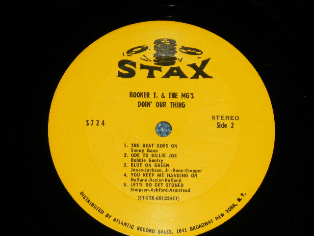 画像:   BOOKER T.& THE MG'S - DOIN' OUR THING ( Matrix # ST-STX 681223-1B /CT  / ST-STX 681224-1A / CT ) ( Ex+++/MINT- : BB ) / 1968 US AMERICA  ORIGINAL  2nd Press "1841 BROADWAY CREDIT at Bottom Label" 2nd Press "DEEP YELLOW"  STEREO Used LP  