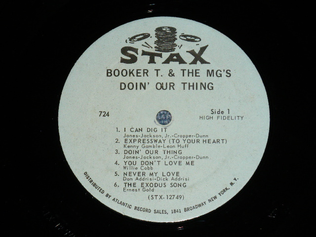画像:   BOOKER T.& THE MG'S - DOIN' OUR THING ( Matrix # STX-172749-A/STX-17250-B ) ( Ex+++//Ex+++ ) / 1968 US AMERICA  ORIGINAL  1st Press "BLUE Label" "1841 BROADWAY CREDIT at Bottom Label" MONO  Used LP  