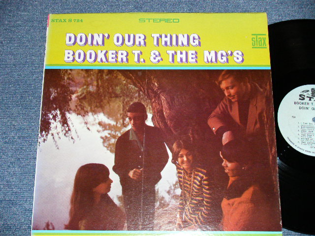 画像1:   BOOKER T.& THE MG'S - DOIN' OUR THING ( Matrix # STX-172749-A/STX-17250-B ) ( Ex+++//Ex+++ ) / 1968 US AMERICA  ORIGINAL  1st Press "BLUE Label" "1841 BROADWAY CREDIT at Bottom Label" MONO  Used LP  