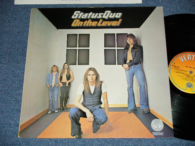 画像1: STATUS QUO -  ON THE LEVEL ( Ex+++/MINT- ) / 1983 UK ENGLAND REISSUE Used LP 