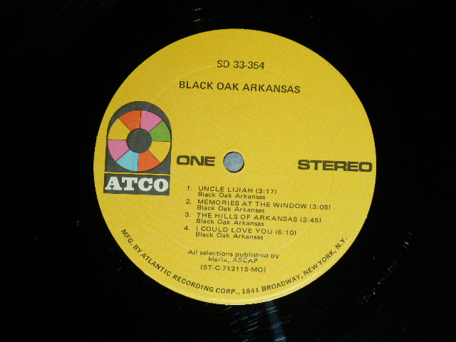画像: BLACK OAK ARKANSAS - BLACK OAK ARKANSAS (Matrix # A) ST-C-712115-GG MR AT ▵15787(1) ES JS W B) ST-C-712116-AA MO MR AT W ▵15723 PR)  (Ex+, Ex-/Ex++ WTRDMG) / 1971 US AMERICA ORIGINAL 1st press "YELLOW with 1841 BROADWAY at Label Bottom" Used LP 