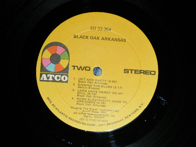 画像: BLACK OAK ARKANSAS - BLACK OAK ARKANSAS (Matrix # A) ST-C-712115-GG MR AT ▵15787(1) ES JS W B) ST-C-712116-AA MO MR AT W ▵15723 PR)  (Ex+, Ex-/Ex++ WTRDMG) / 1971 US AMERICA ORIGINAL 1st press "YELLOW with 1841 BROADWAY at Label Bottom" Used LP 