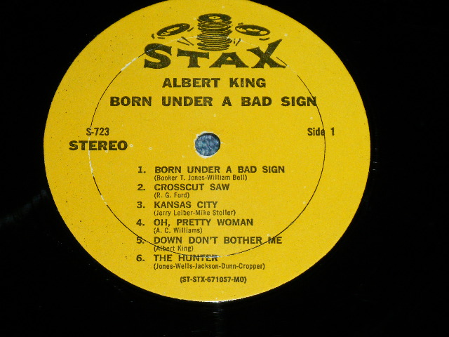 画像: ALBERT KING - BORN UNDER A BAD SIGN( Matrix # ST STX 671057-A A △107001/ST STX 671058-A A △10701-x) (Ex+++/Ex++ Looks:Ex+++ )  /  1967 US AMERICA ORIGINAL "YELLOW Label without CREDIT at BOTTOM Label" STEREO Used LP
