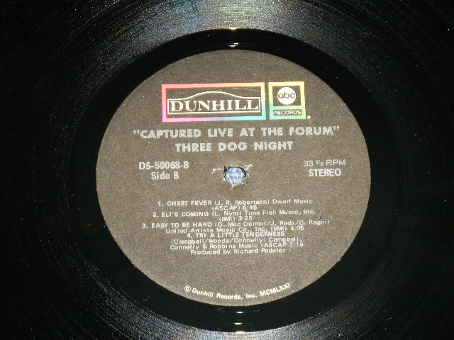 画像: THREE DOG NIGHT  - CAPTURED LIVE AT THE FORUM (  Matrix # A-RE 10-19-70 / B-RE 10-19-70 )  ( Ex++/MINT- ) / 1969 US AMERICA ORIGINAL Used LP 