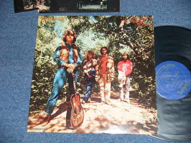 画像1: CCR CREEDENCE CLEARWATER REVIVAL - GREEN RIVER ( Matrix # F2744 /F2745  )  ( MINT-/MINT- ) / 1969 US ORIGINAL "THIN Vinyl"  "DARK BLUE with…GOLD  "DARK BLUE with GOLD PRINT Label" Used LP 
