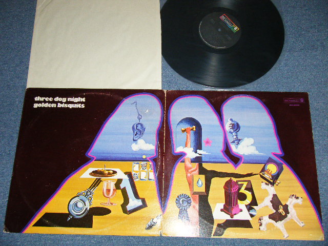 画像1: THREE DOG NIGHT  - GOLDEN BISQUITS  (  Matrix # A-1A / B-1-E )  ( Ex+/Ex+++ A-1,2:Ex ) / 1971 US AMERICA ORIGINAL "With DETACHABLE CARDBOARD POSTER" Used LP 