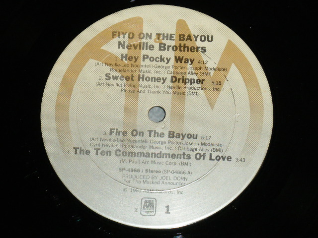 画像: NEVILLE BROTHERS - FIYO ON THE BAYOU ( Ex+/MINT- ) / 1981 US AMERICA ORIGINAL Used LP